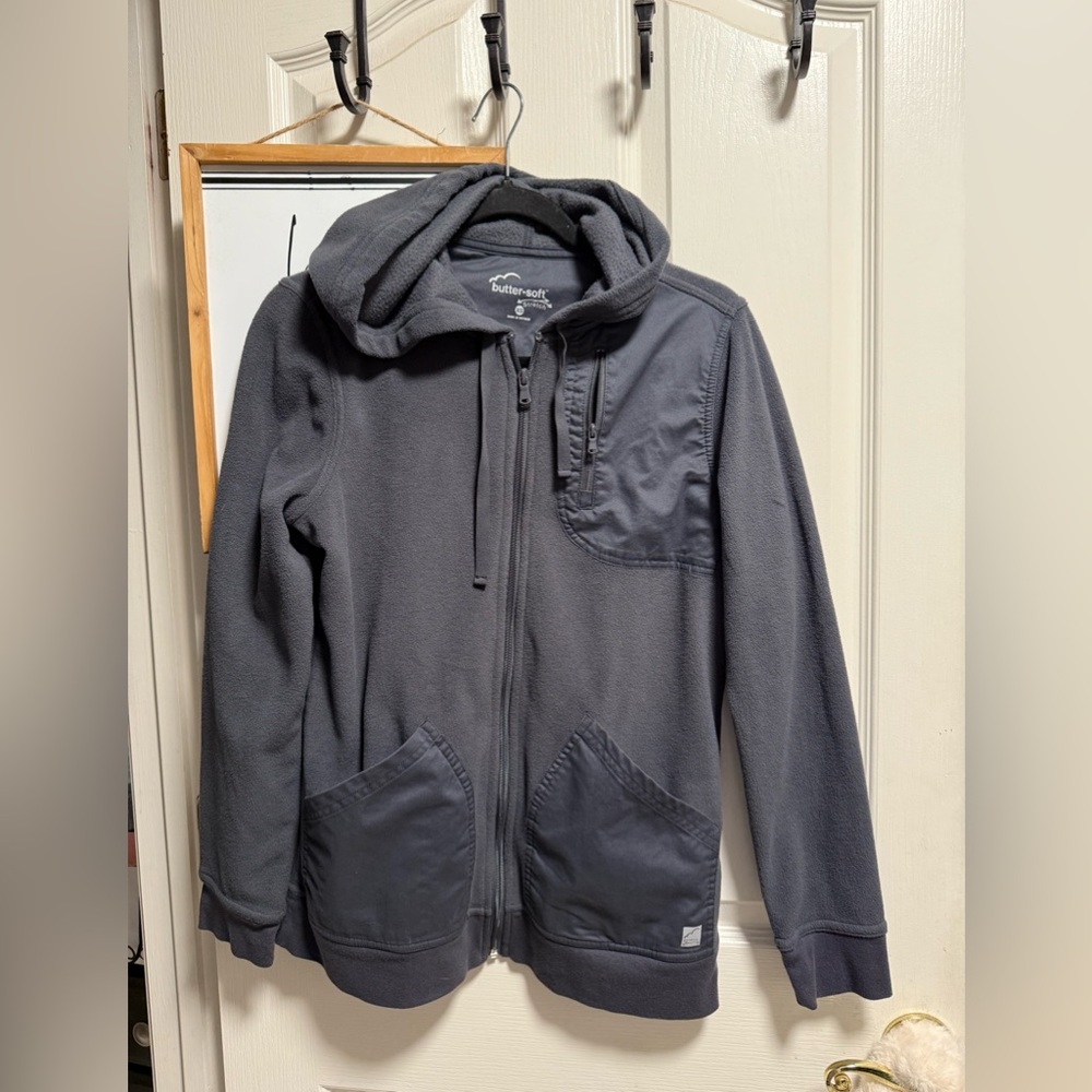 Butter-soft brand scrub jacket with hood in gray size XSmall